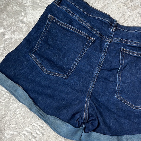 R Jeans High Rise Shorts - Picture 8 of 10